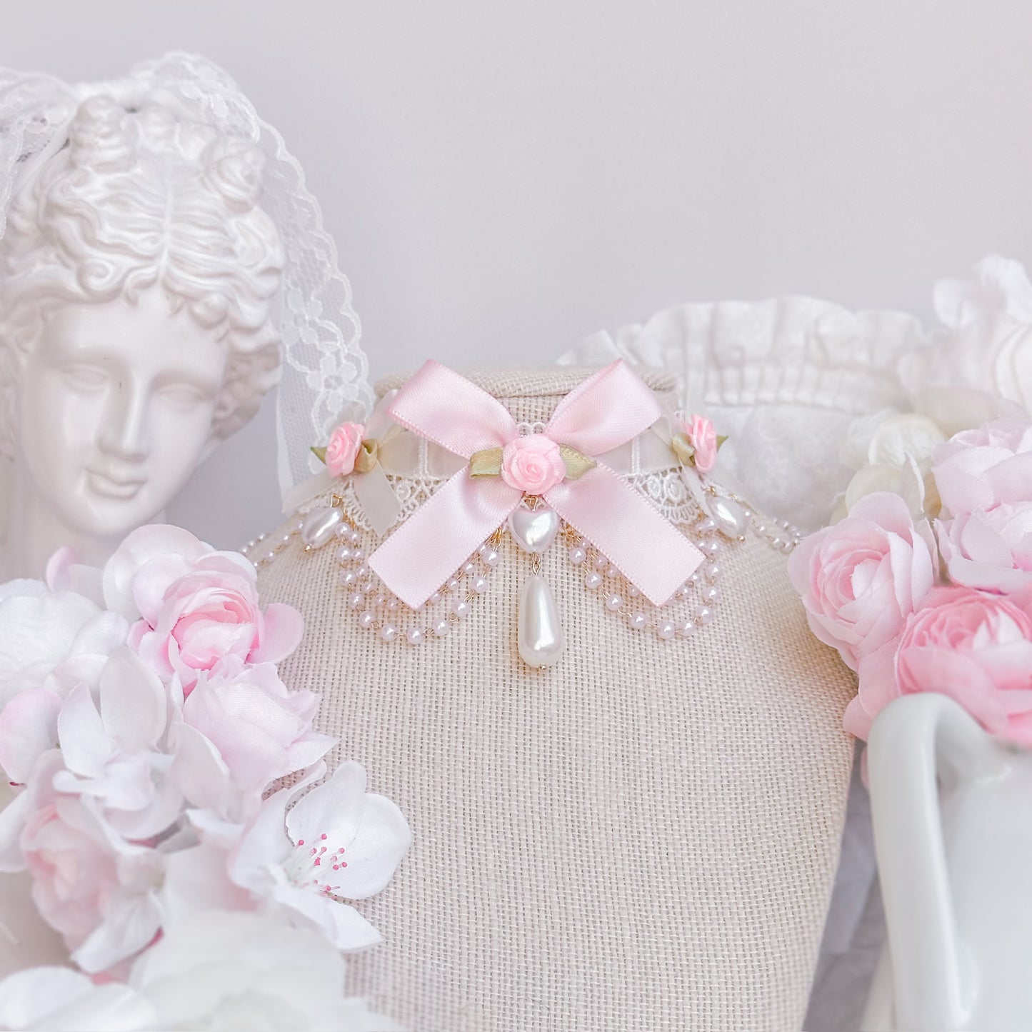 Rose Palace choker