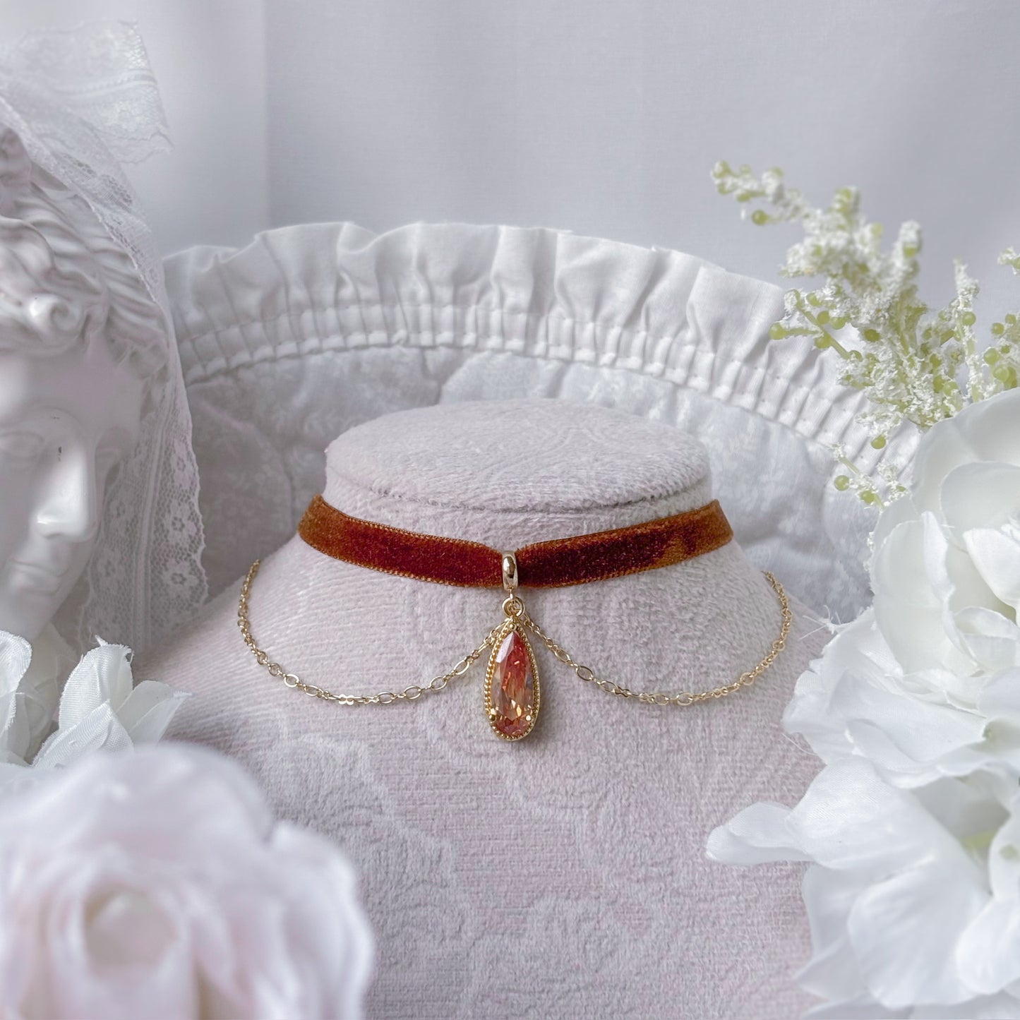 Autumn choker
