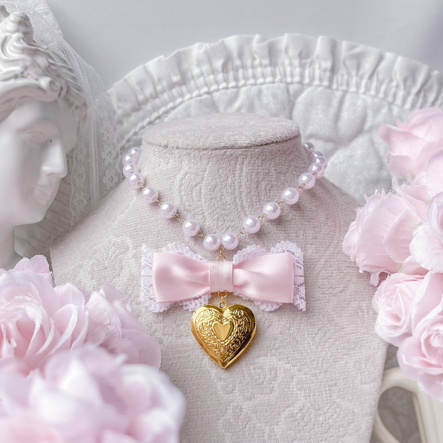 Amor necklace