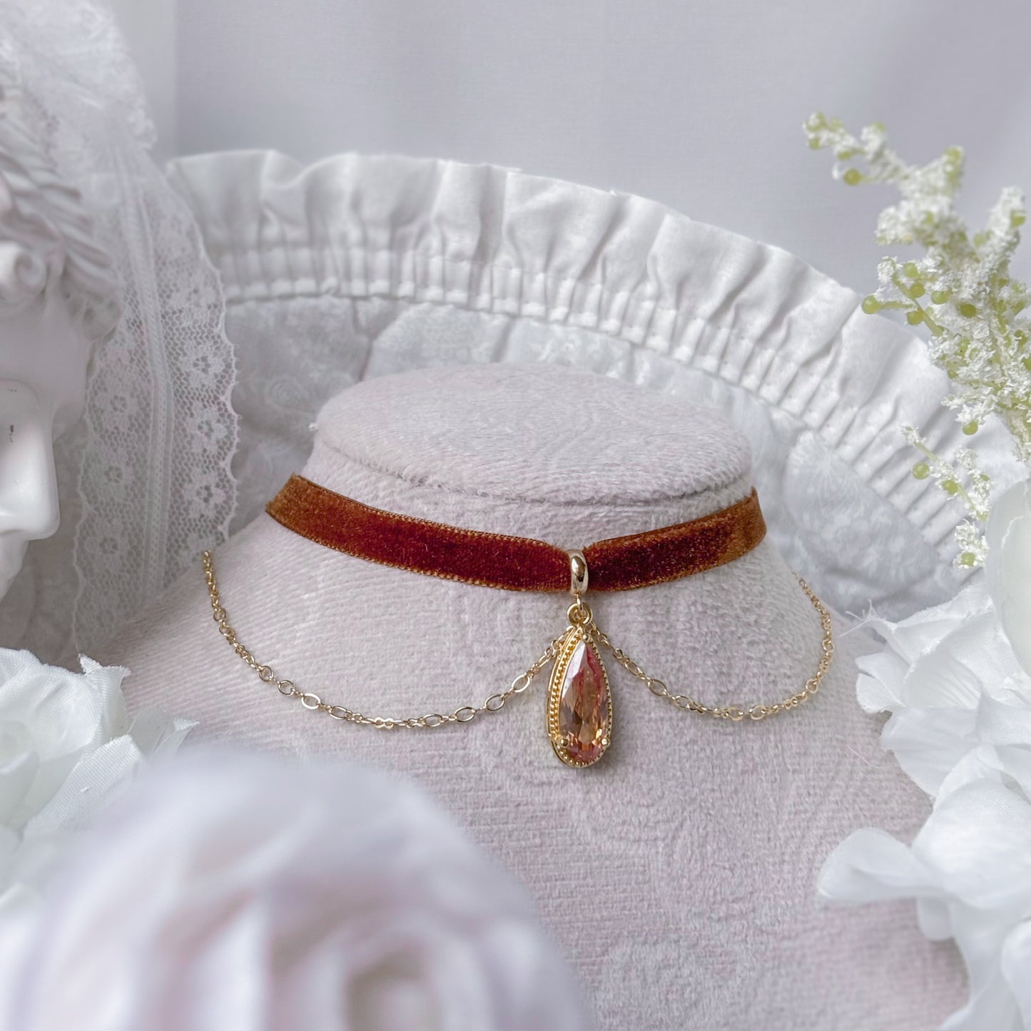 Autumn choker