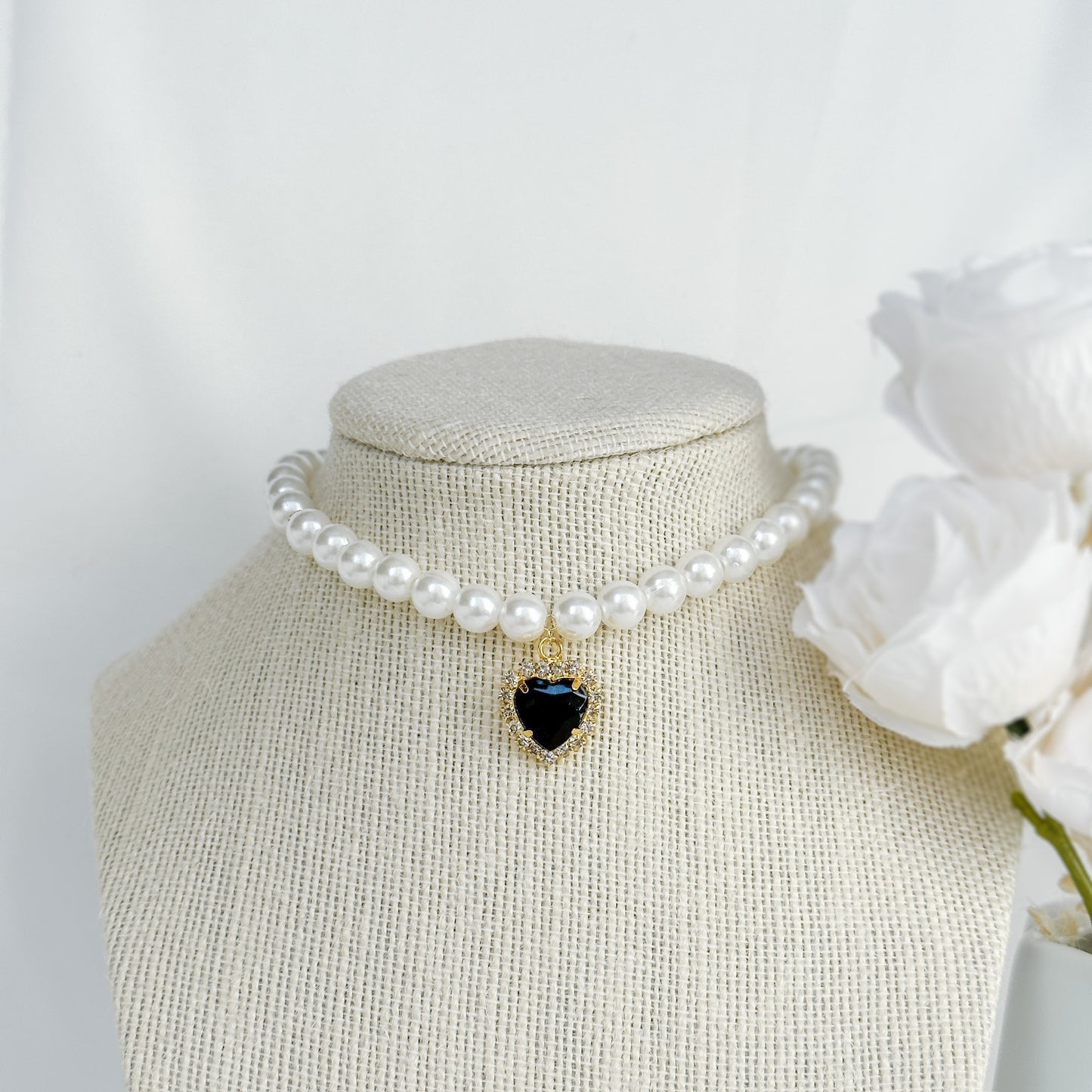 Dione Choker