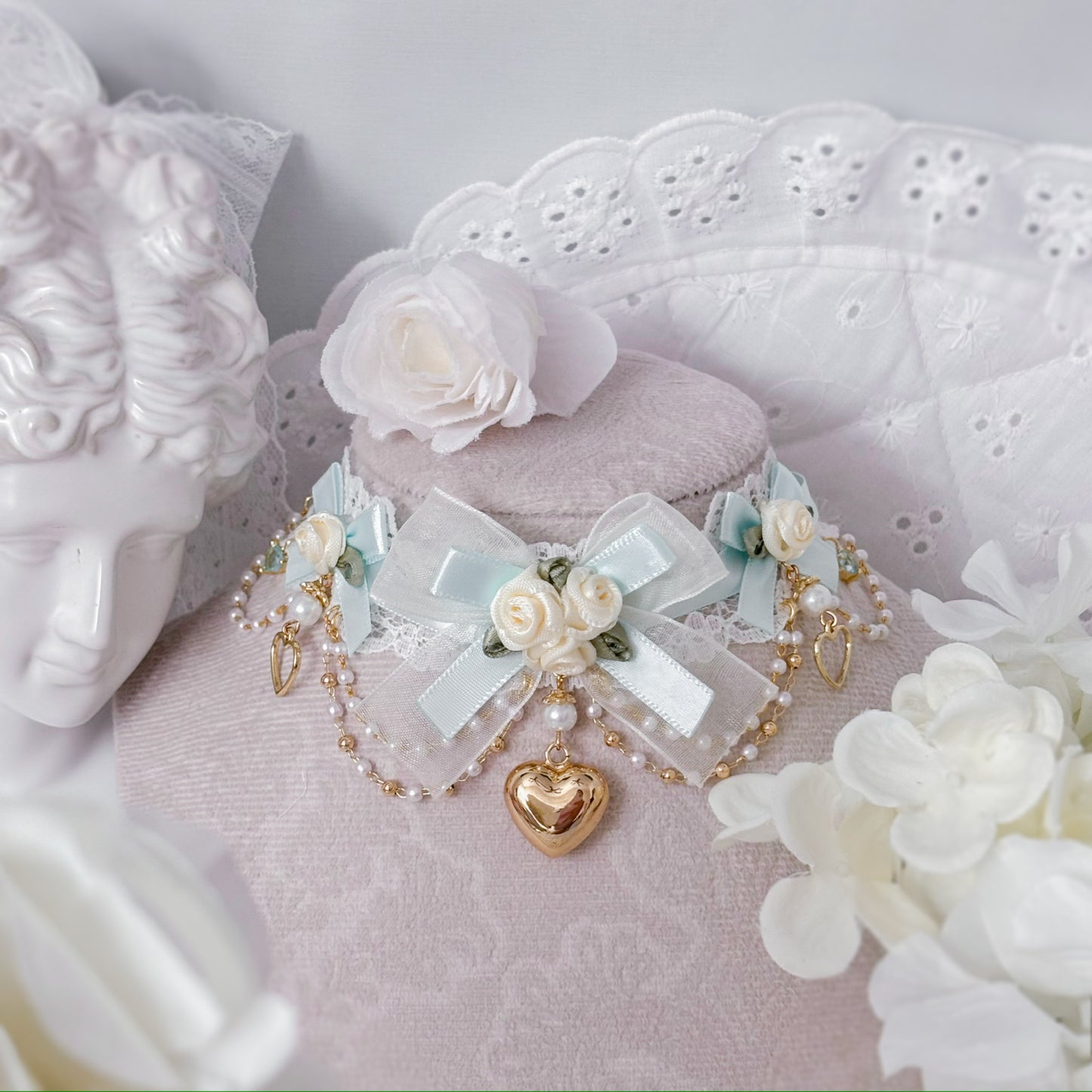 Mistilly Choker