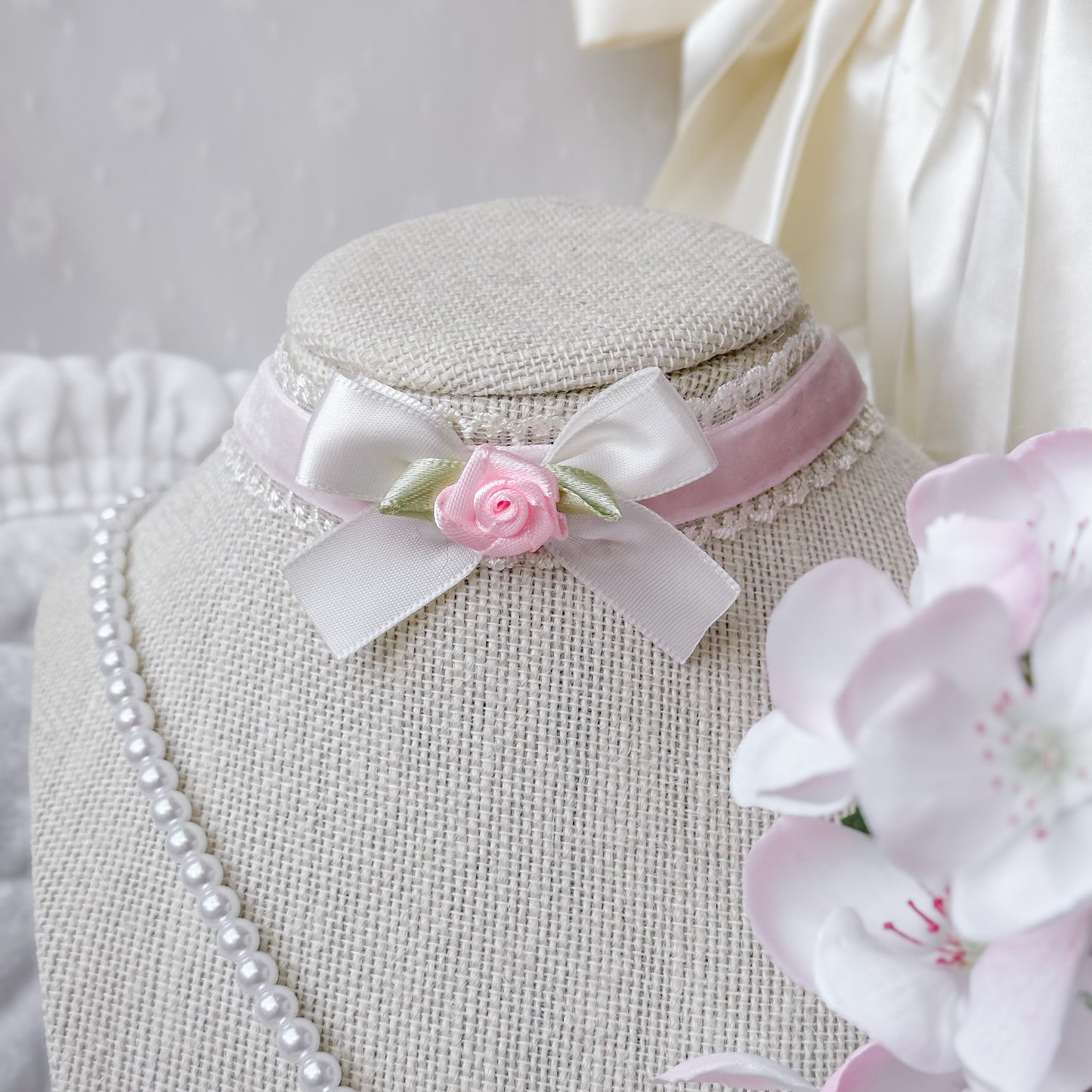 Blush Rosie choker