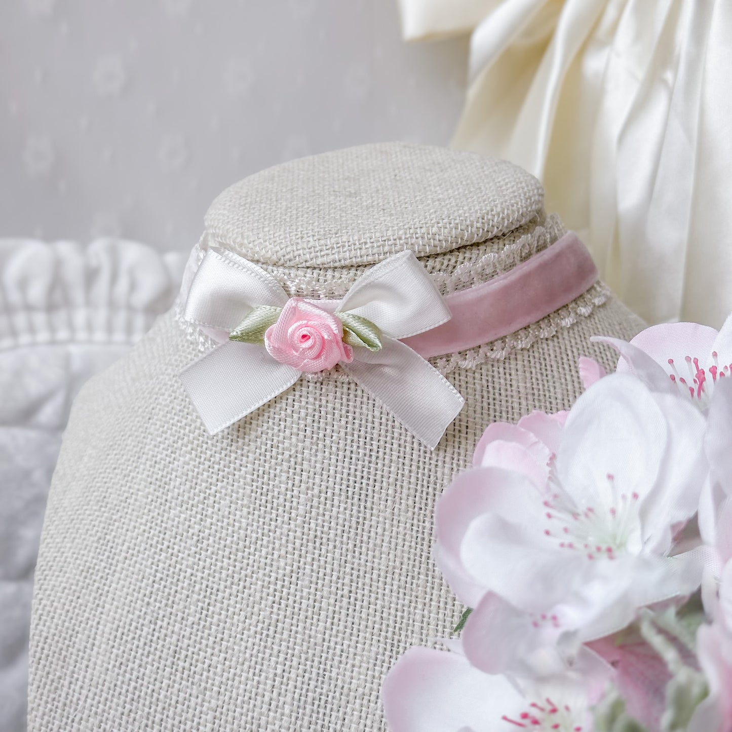 Blush Rosie choker