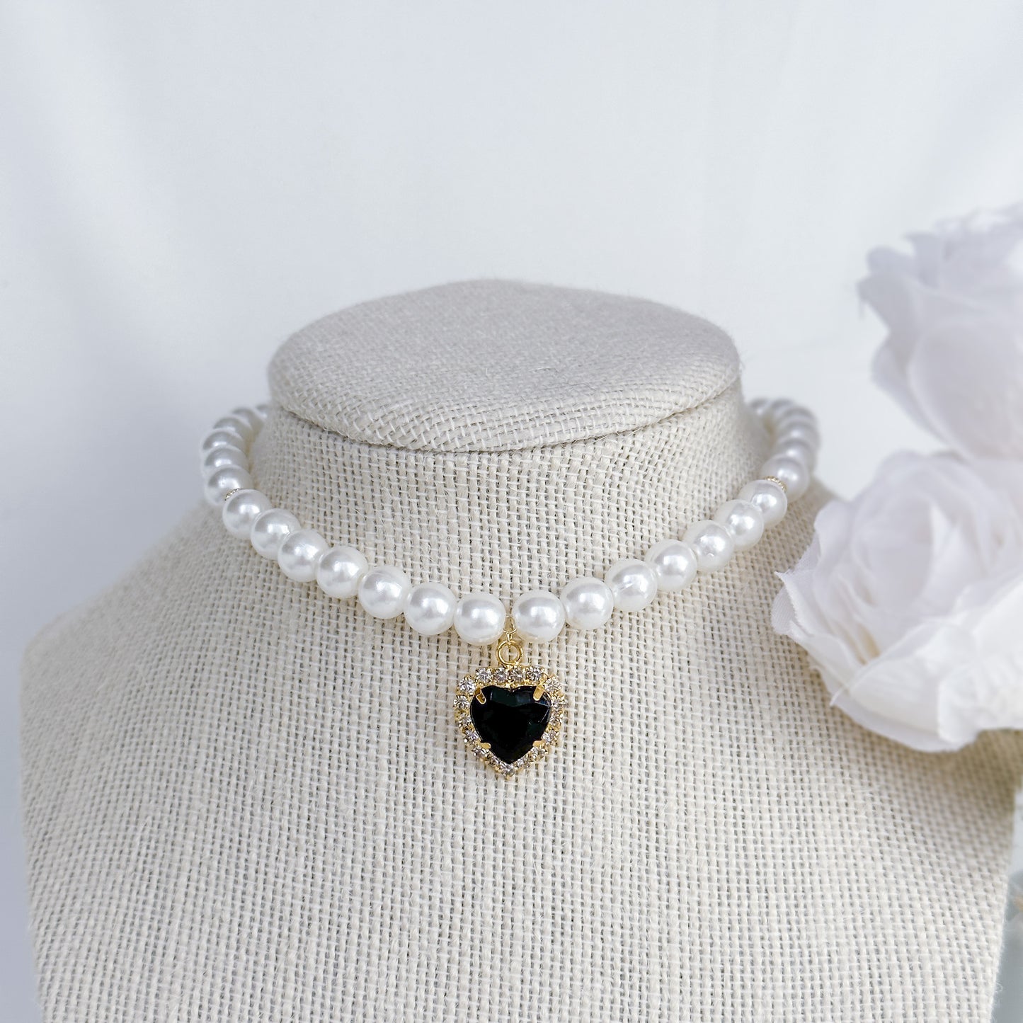 Dione Choker