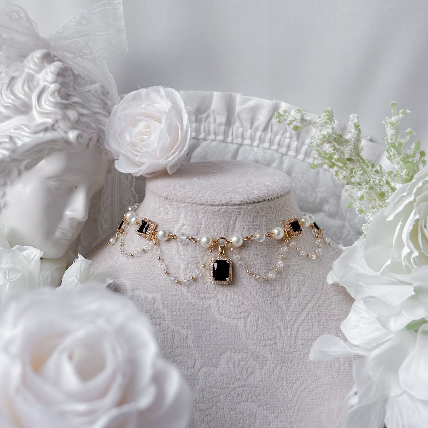 Enola Choker
