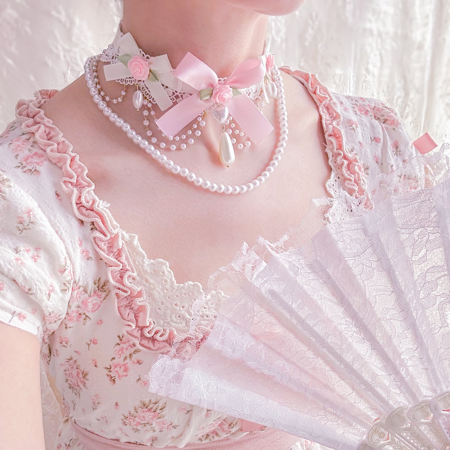 Rose Palace choker