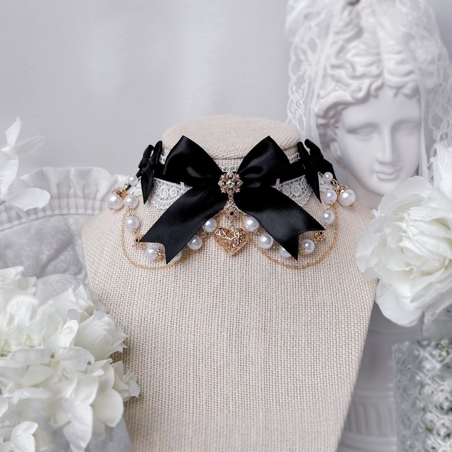 Bellami choker