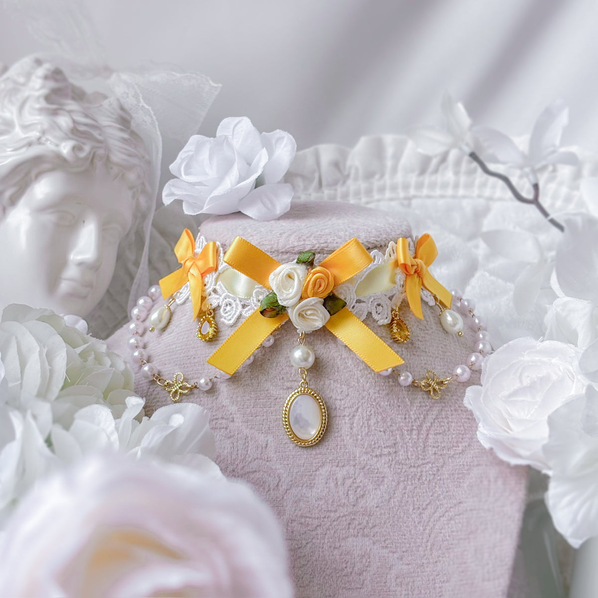 Crysanthe Choker