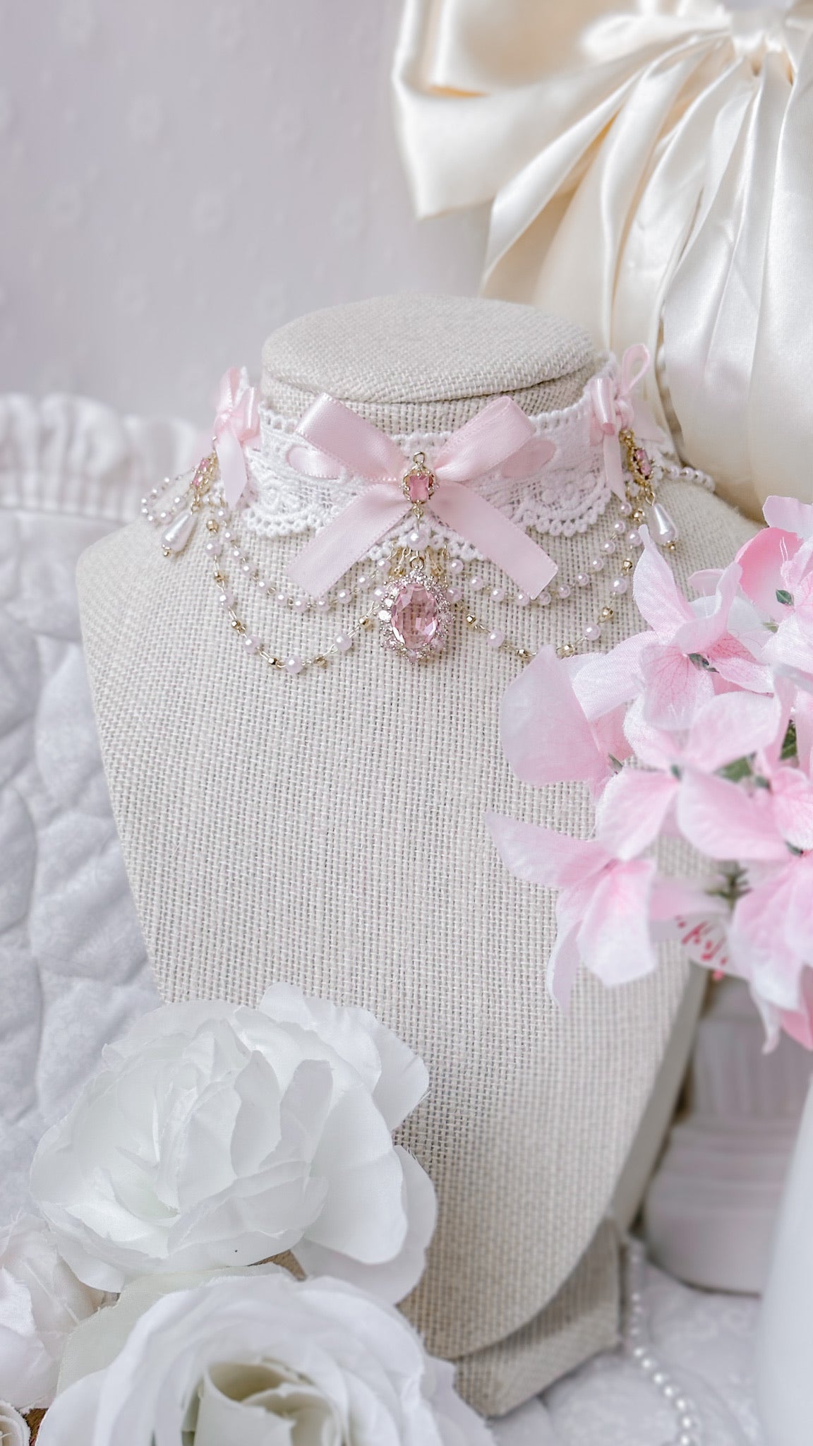 Raeliana choker