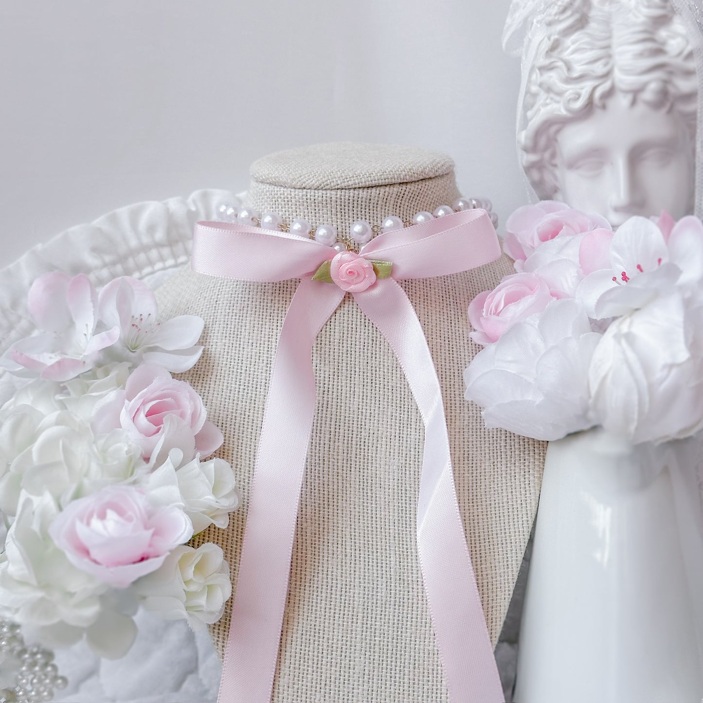 Rosy choker