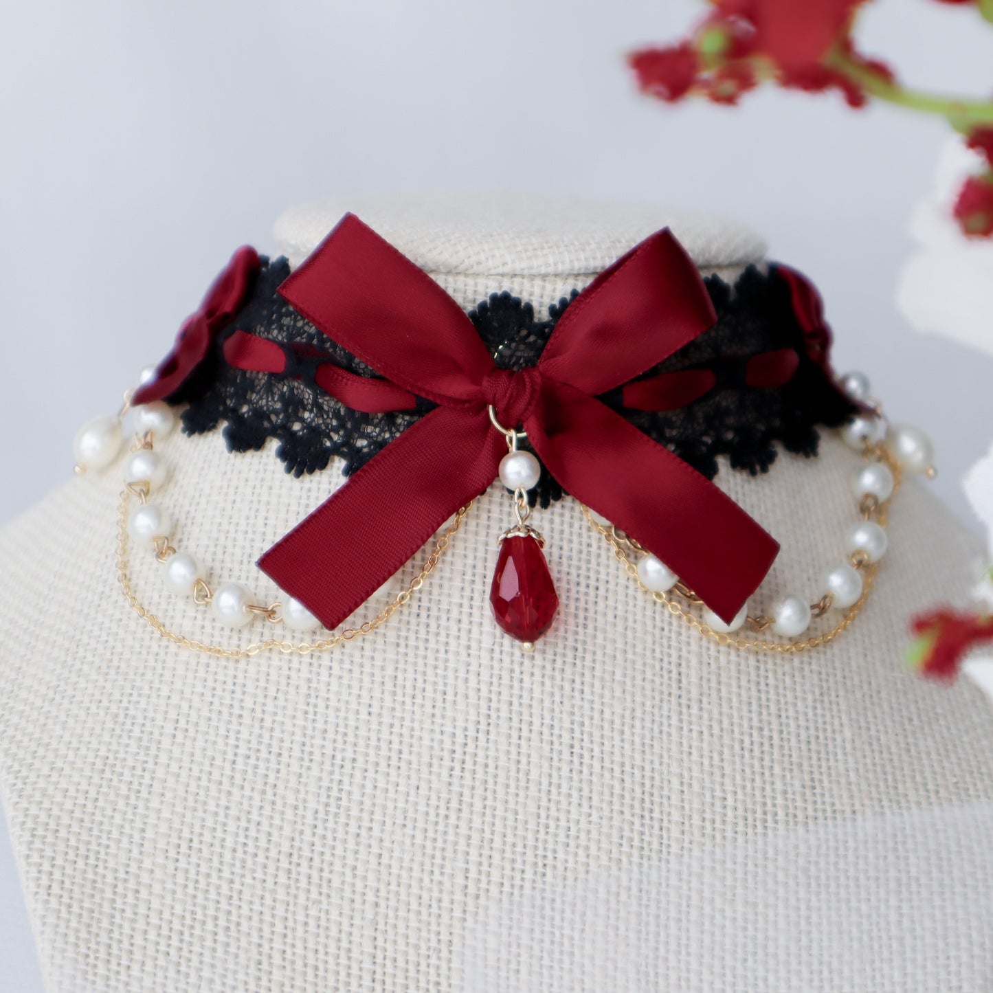 Cordelia choker