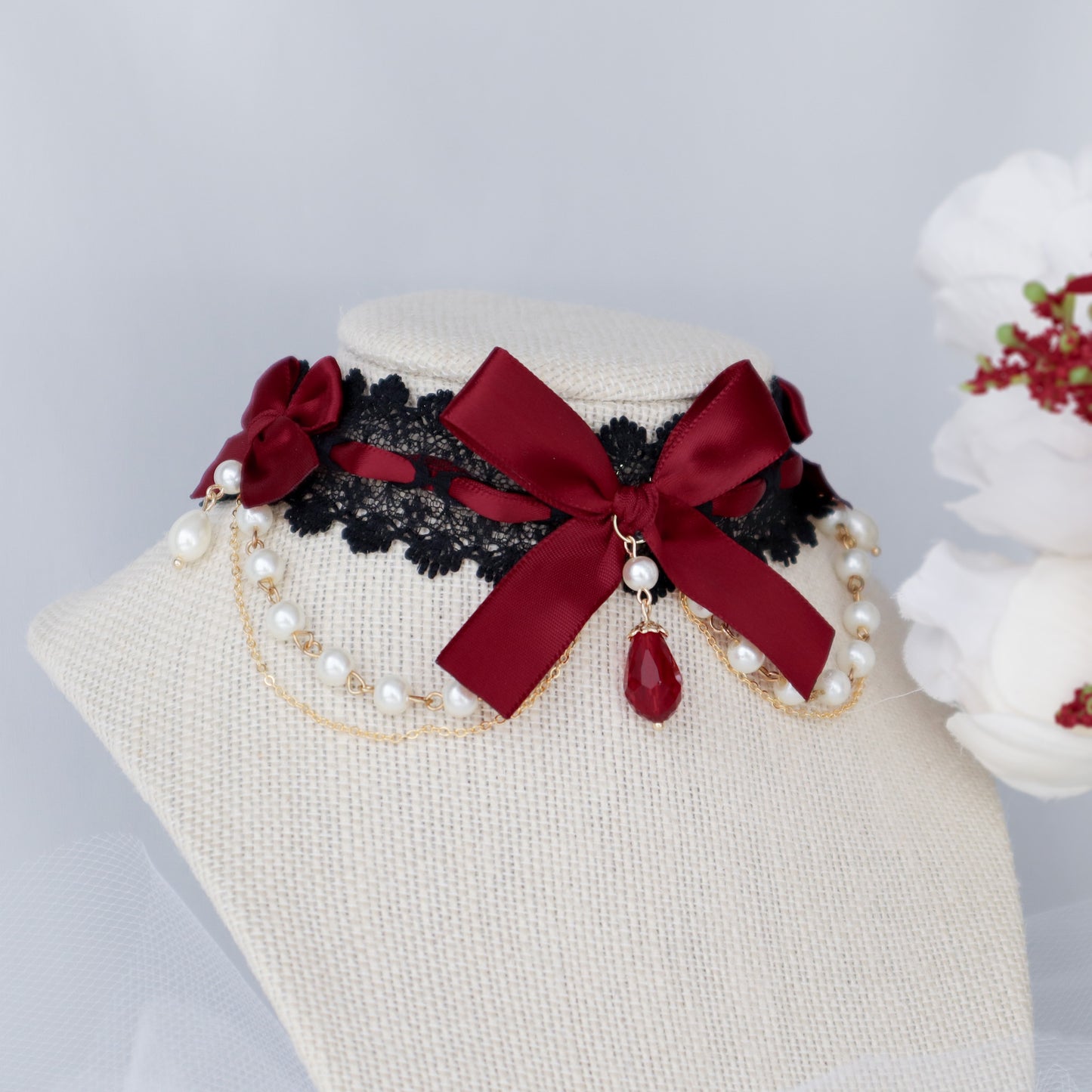 Cordelia choker