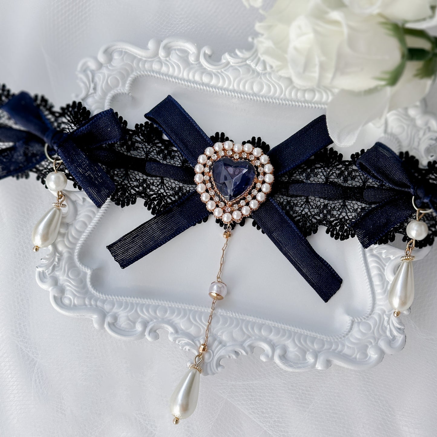 Moonbeam choker