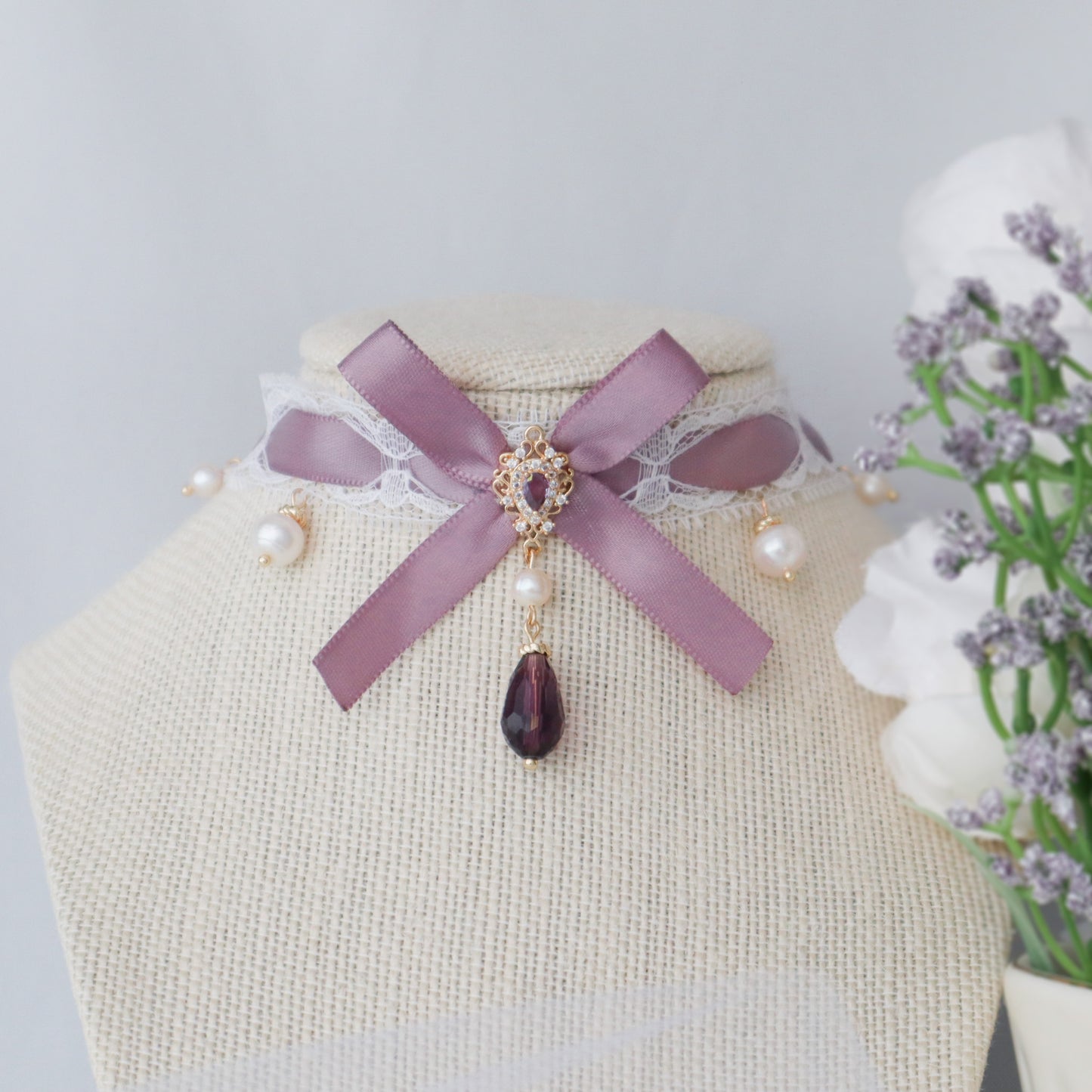 Naia choker
