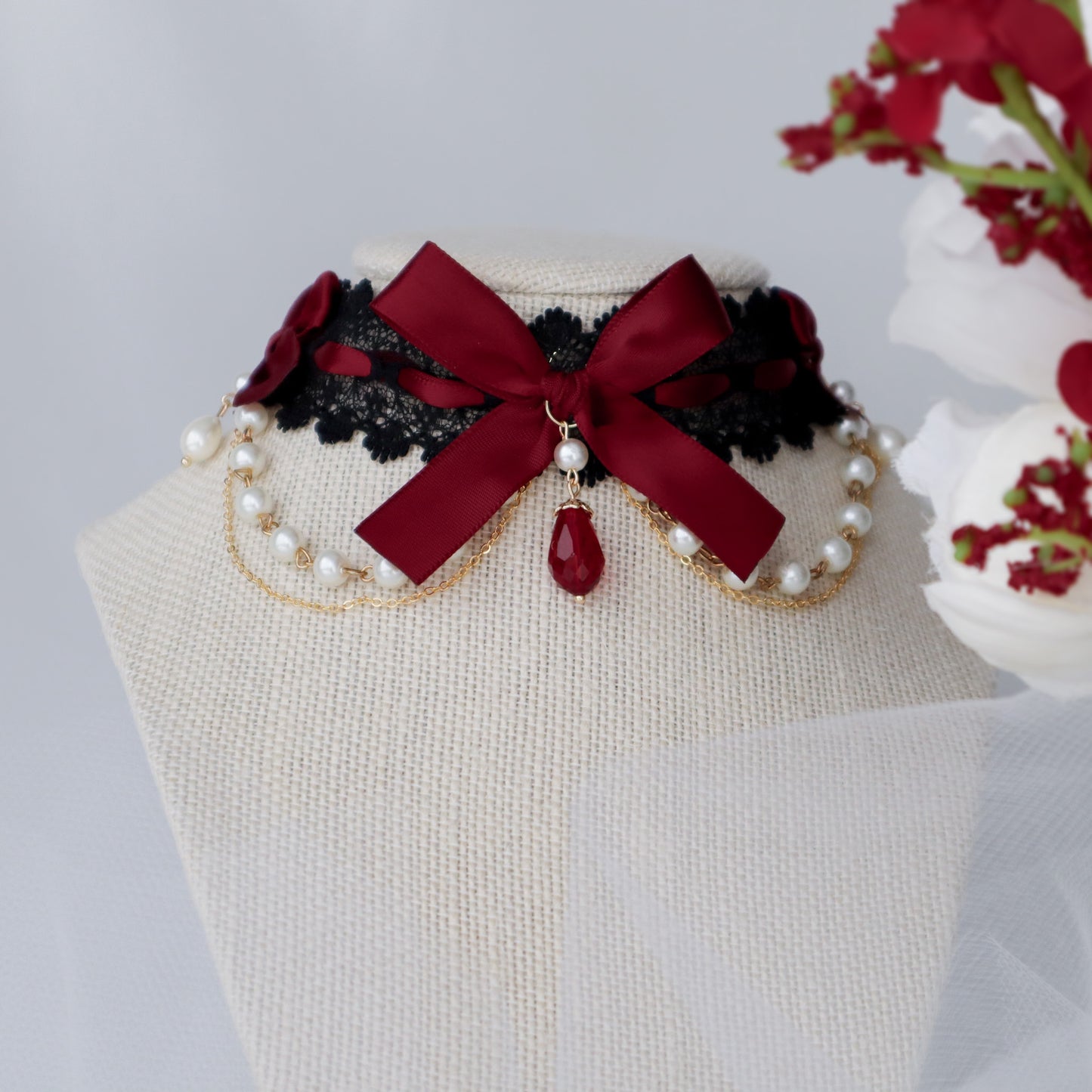 Cordelia choker
