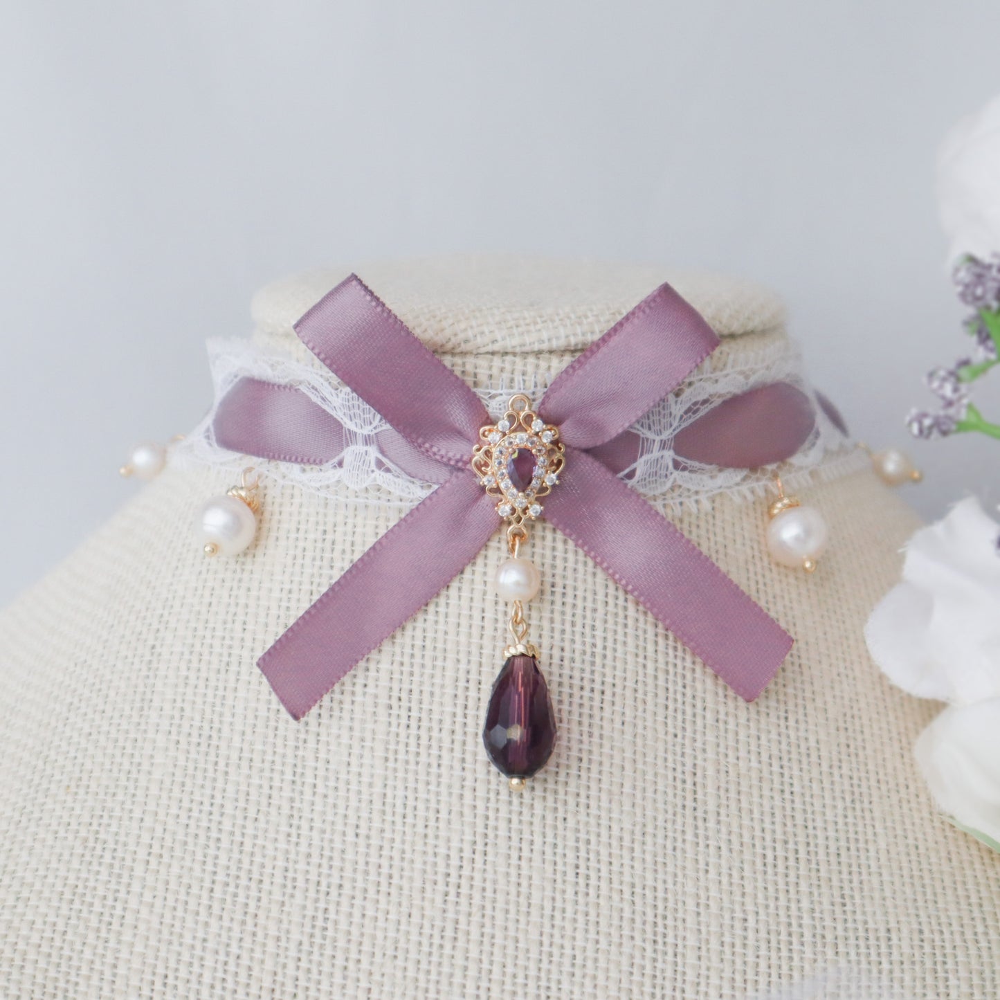 Naia choker