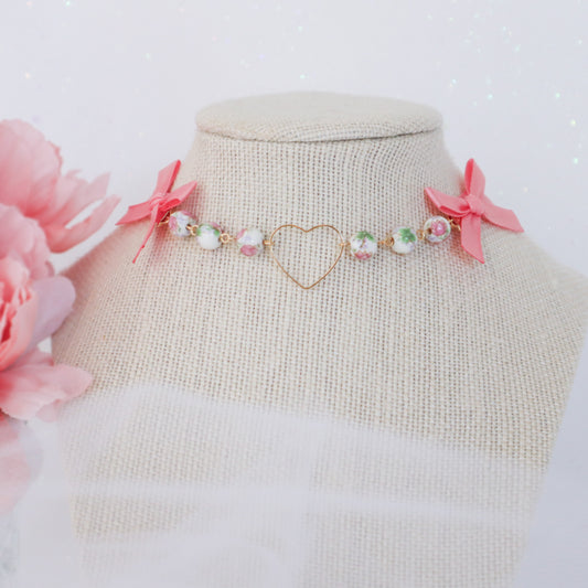 Roseate choker