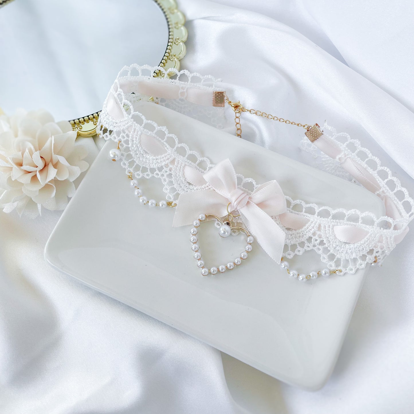 Belladonna Choker