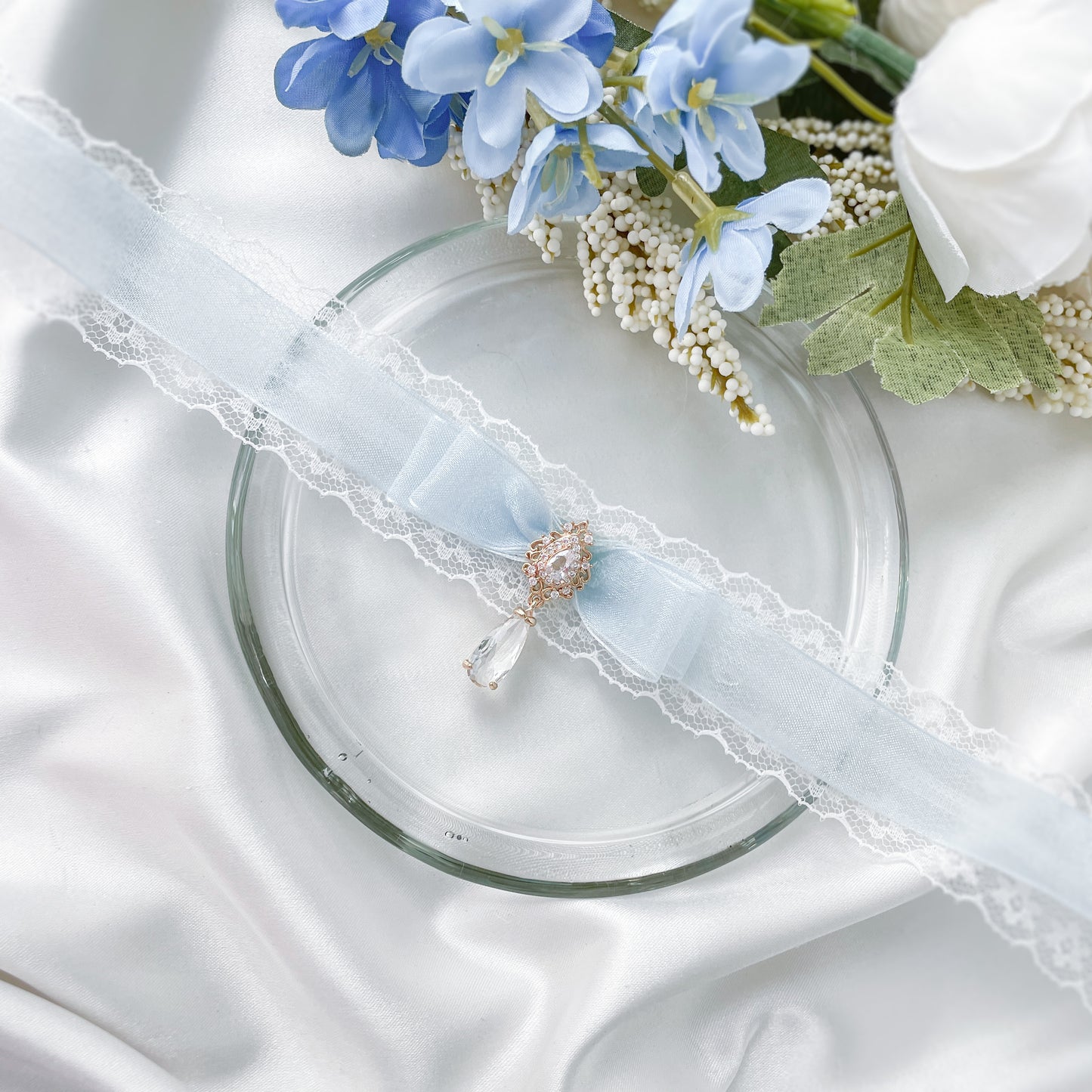 Moonlight choker