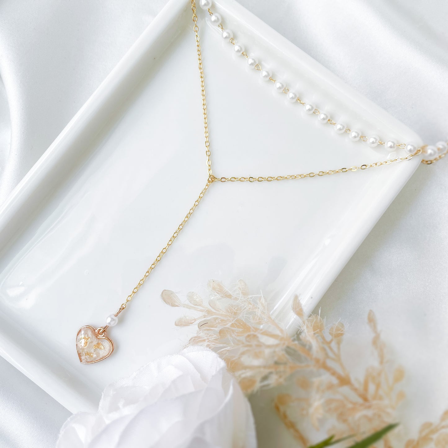 Magnolia choker