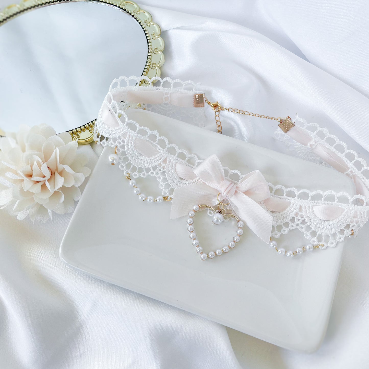 Belladonna Choker