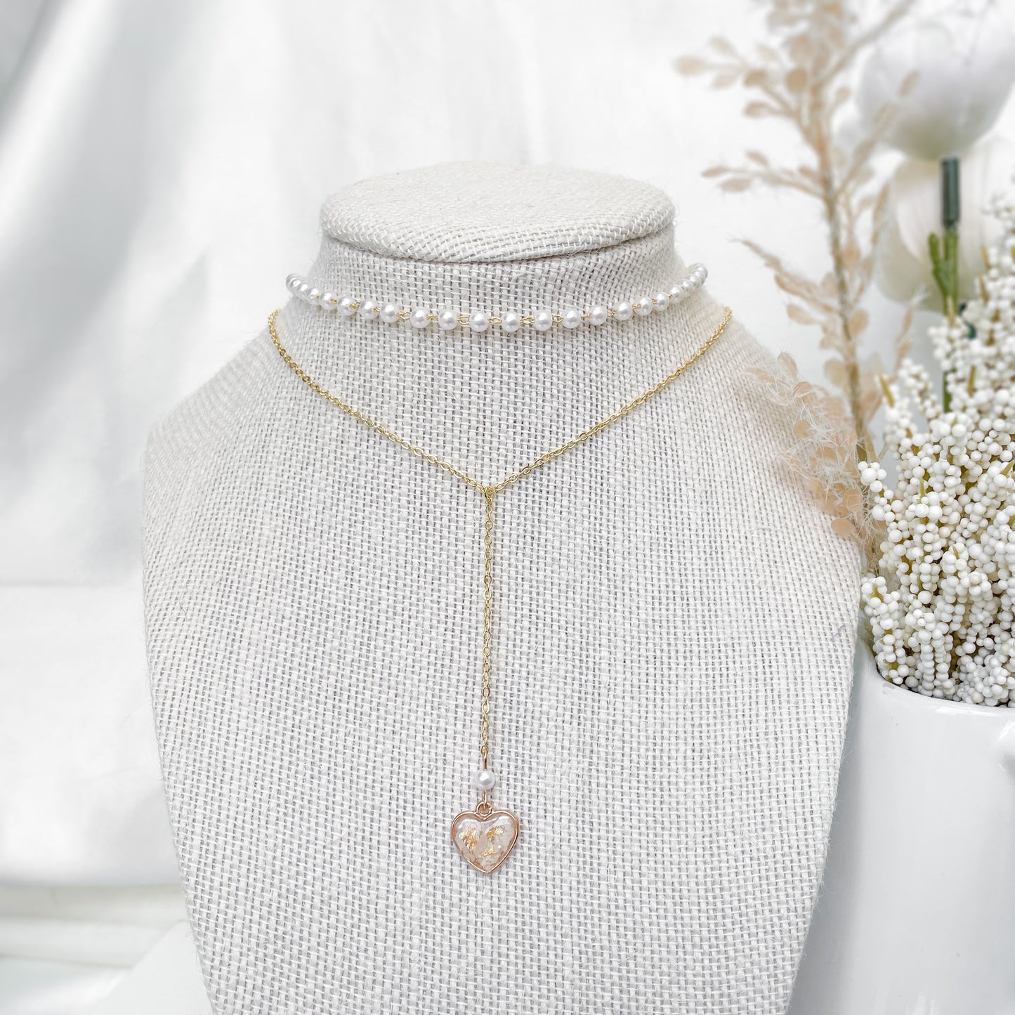 Magnolia choker