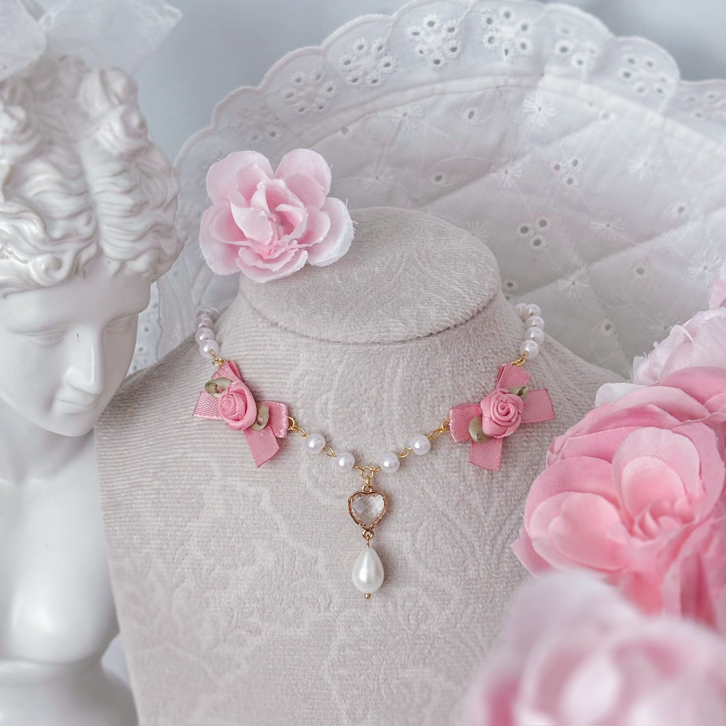 Rosavieve Necklace