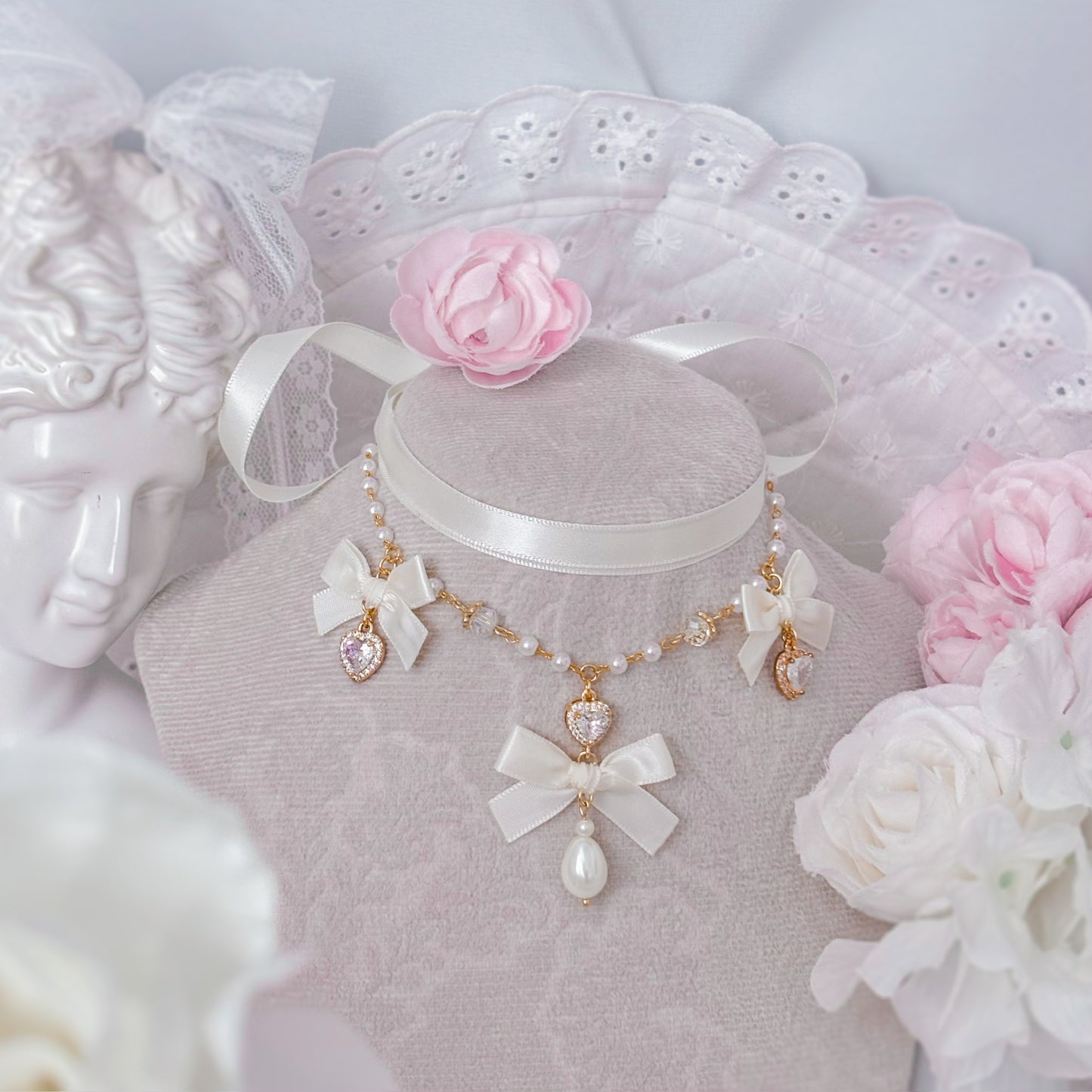 Cream Teatime choker
