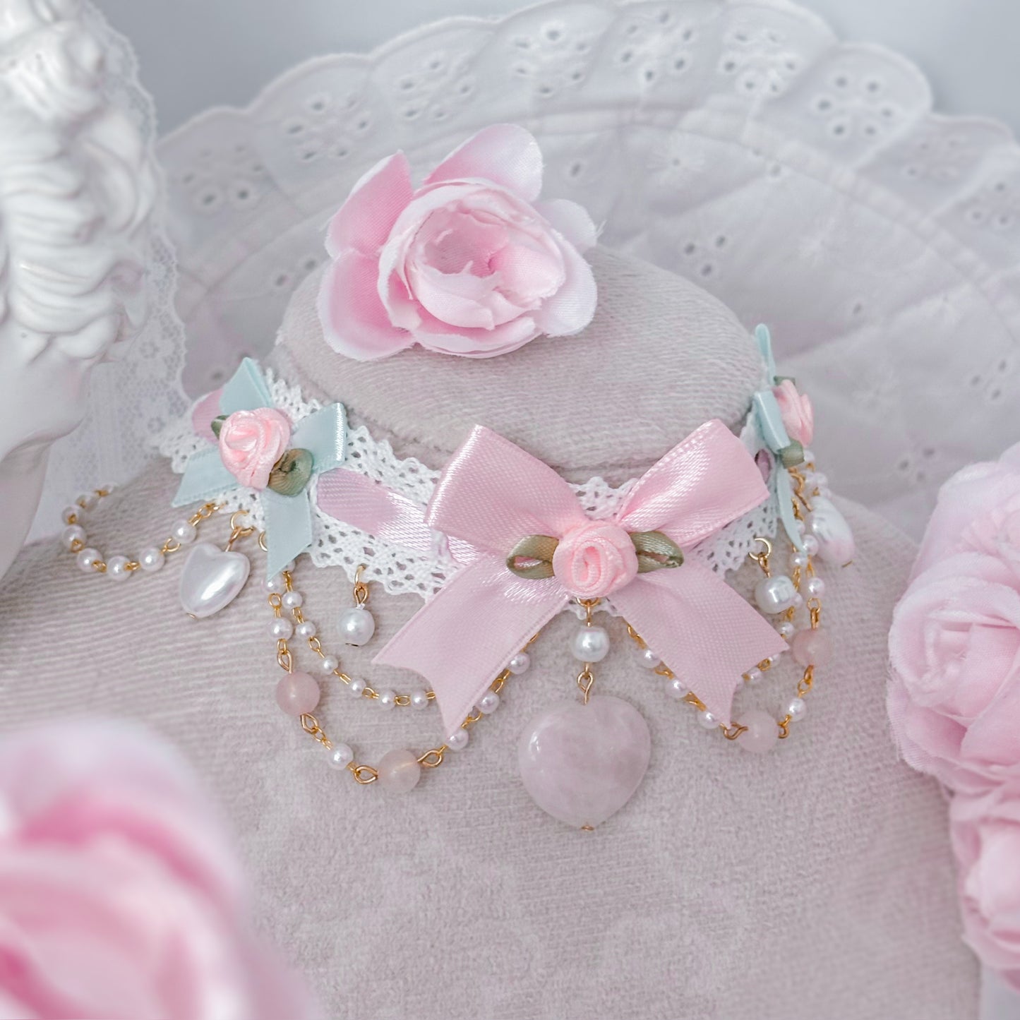 Rose Sky choker