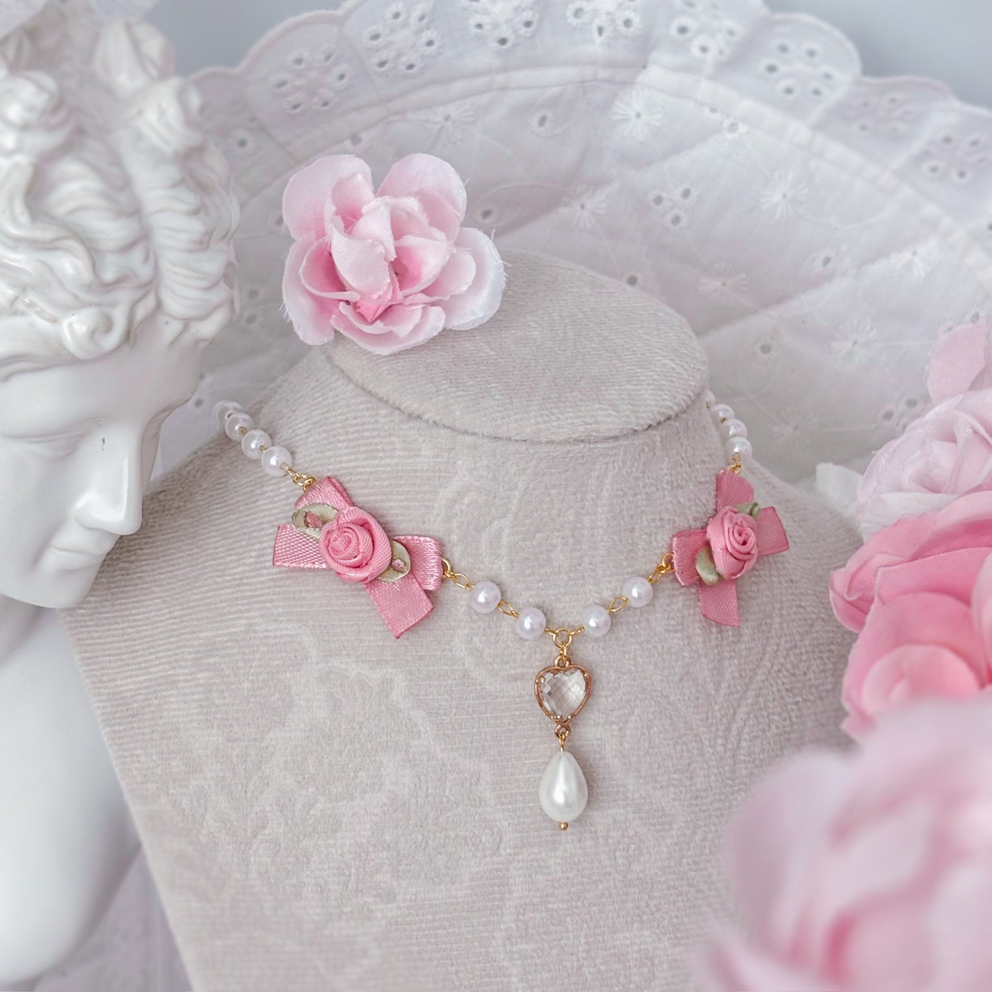 Rosavieve Necklace