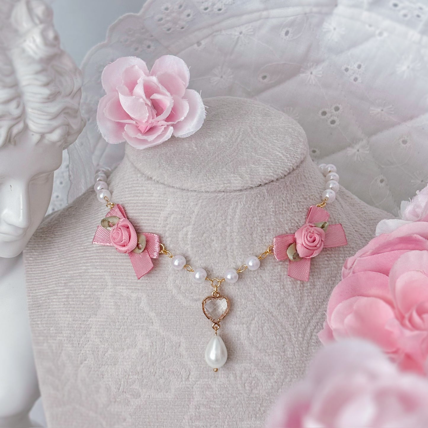 Rosavieve Necklace