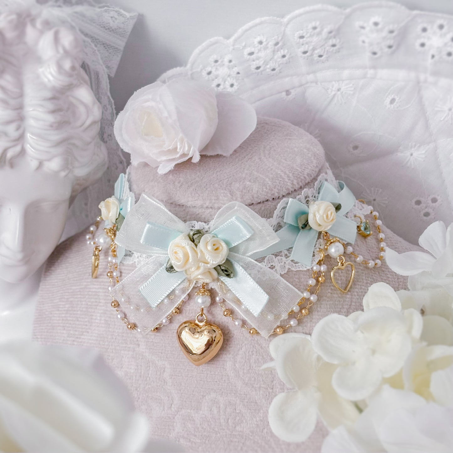 Mistilly Choker