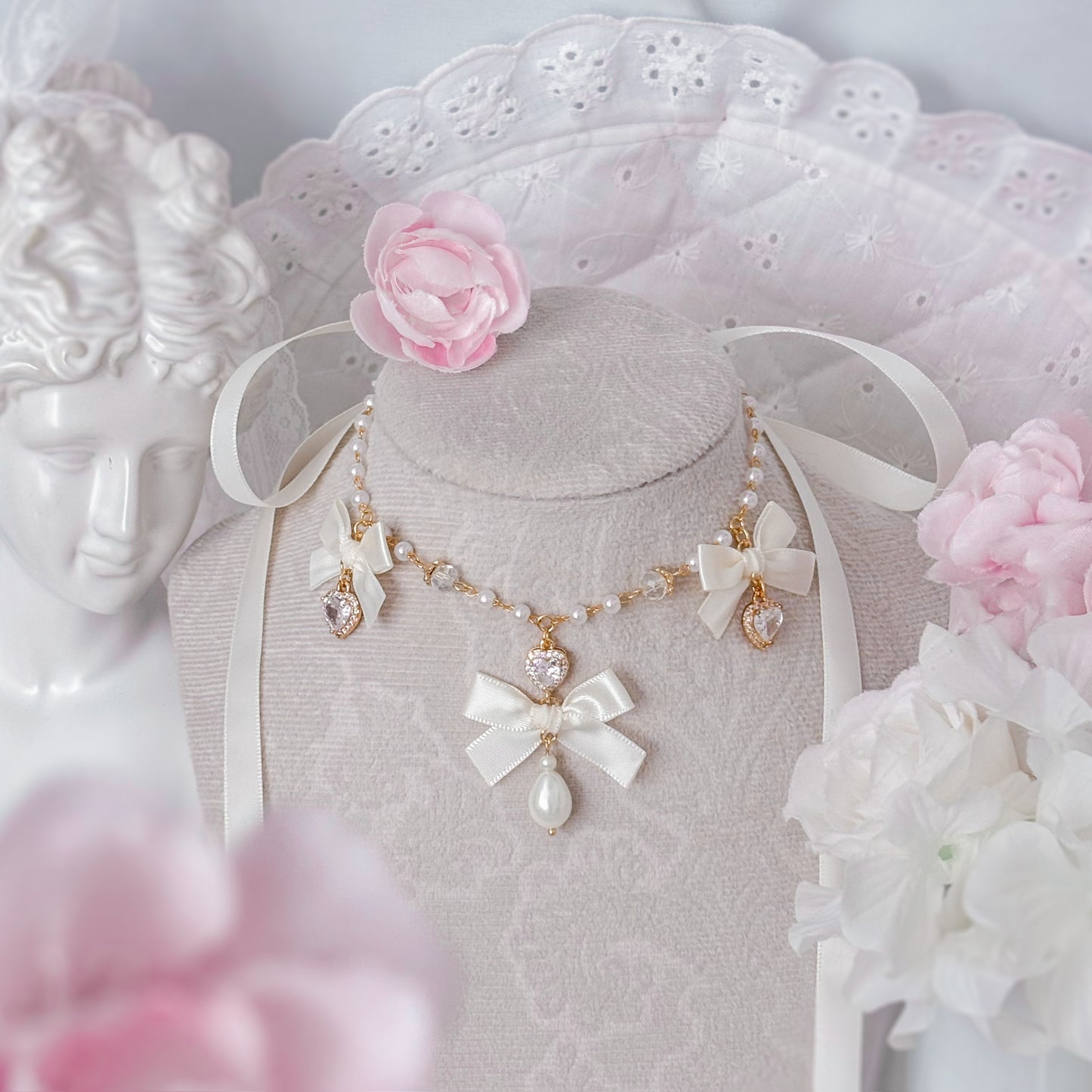 Cream Teatime choker