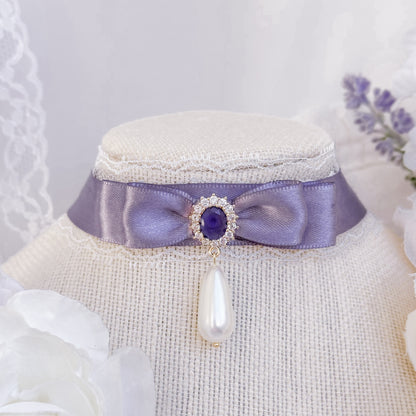 Queen Charlotte choker