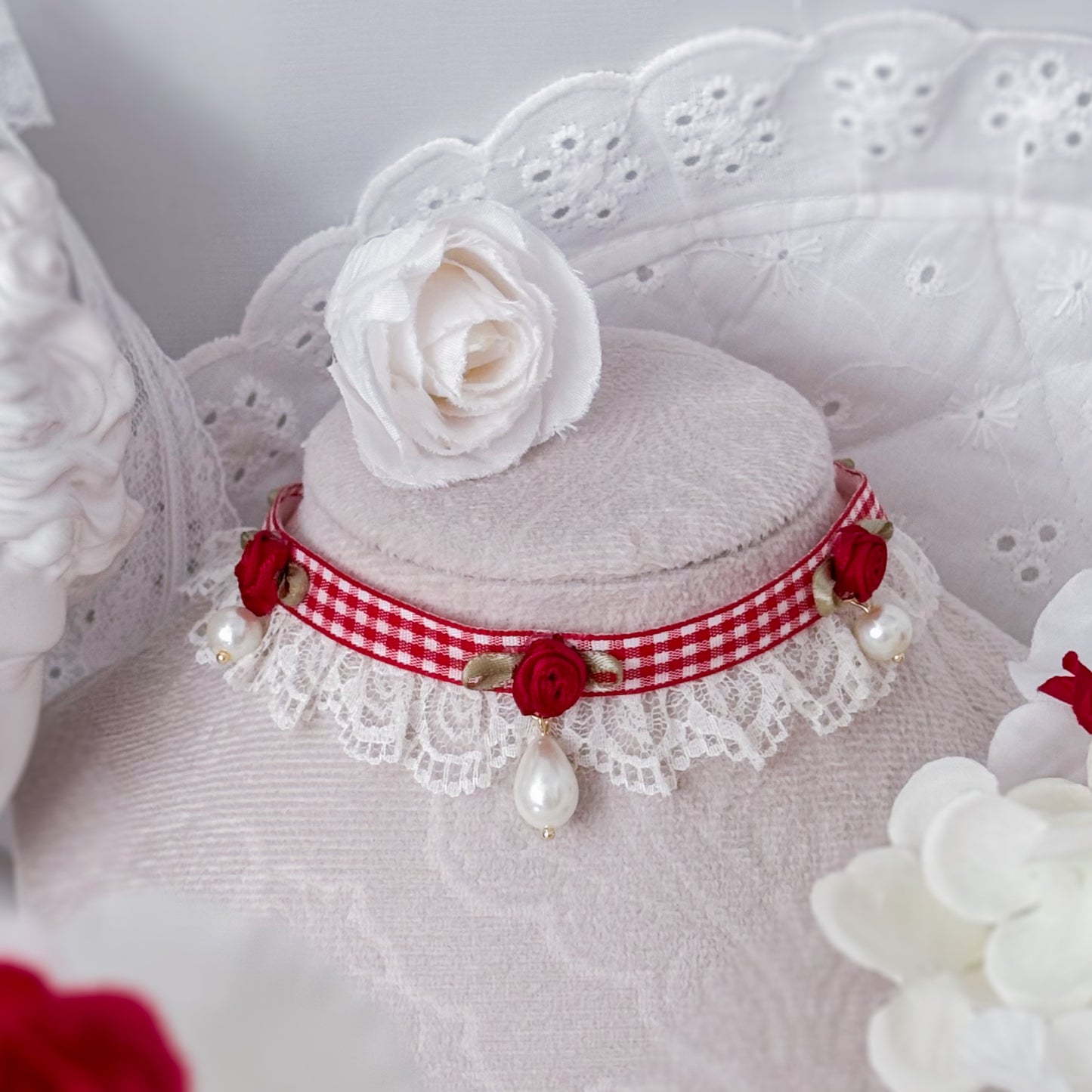 Rose Picnic choker