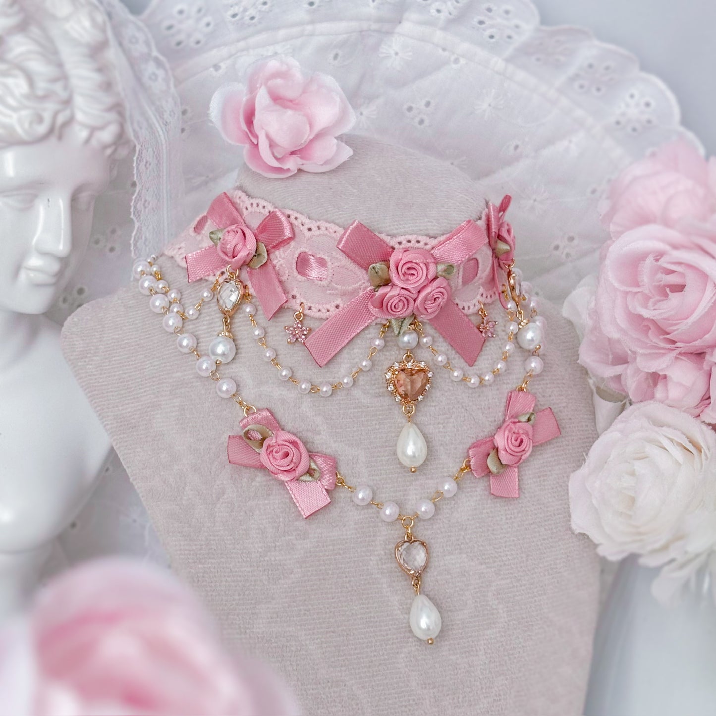 Rosavieve Choker Set