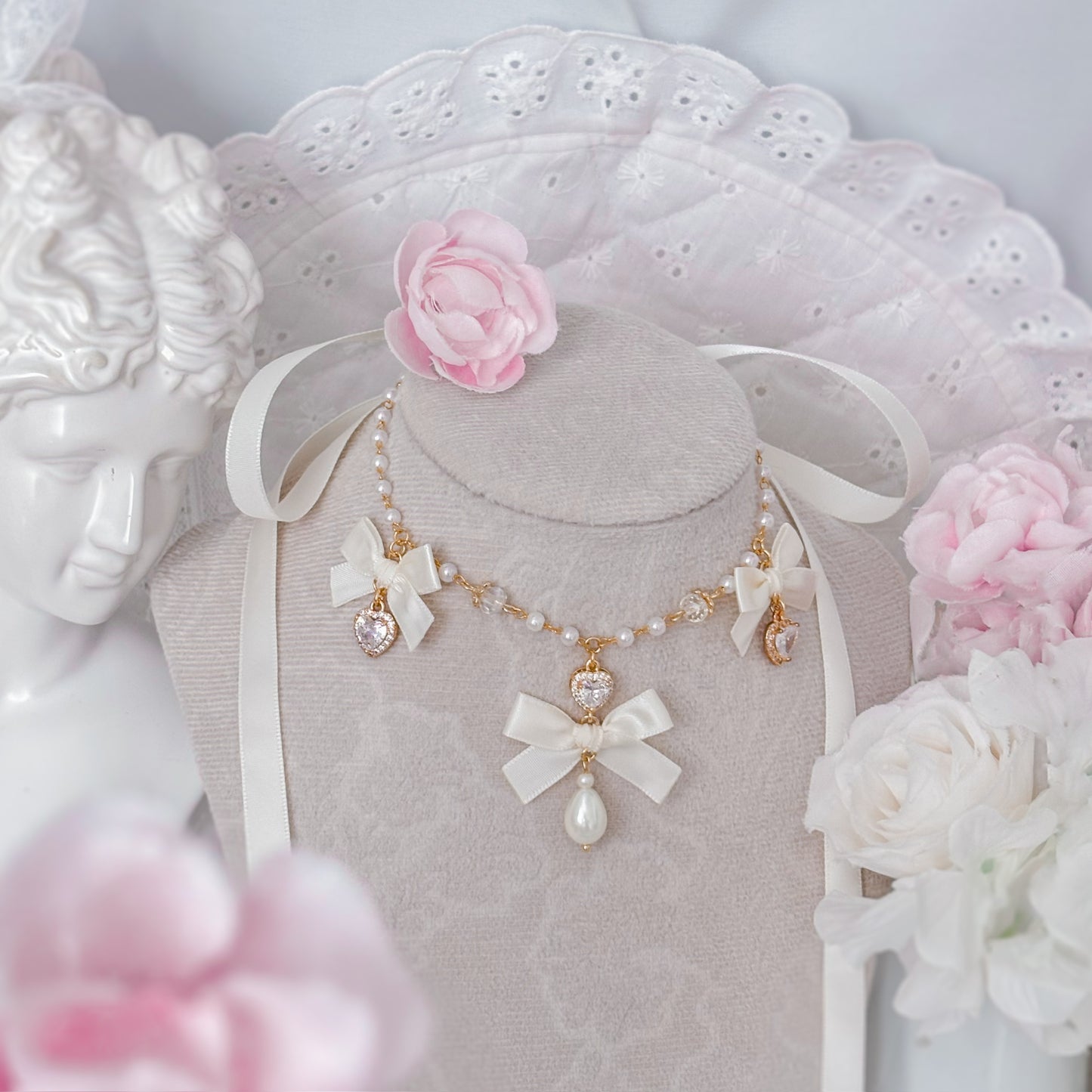 Cream Teatime choker