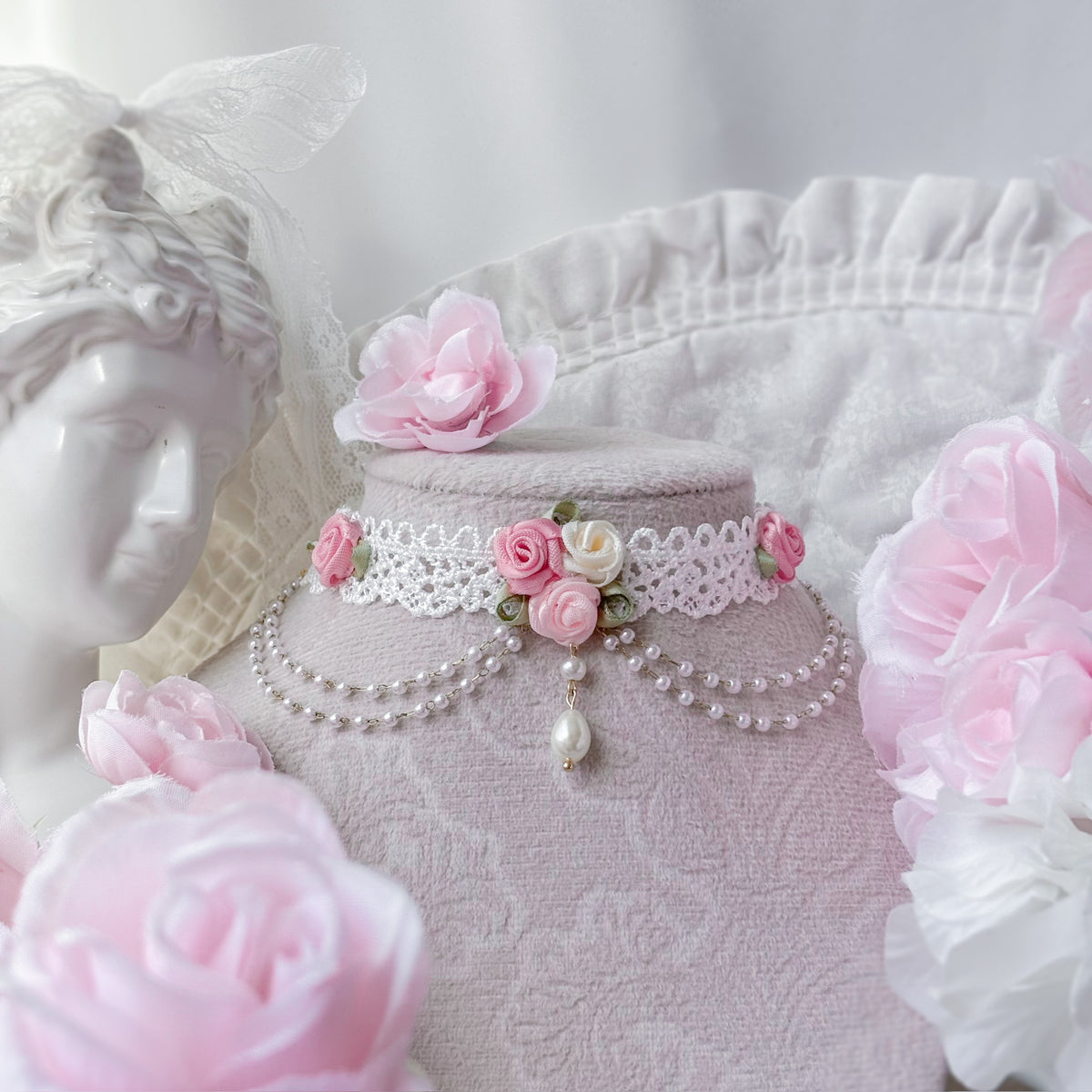 Spring Dolly choker