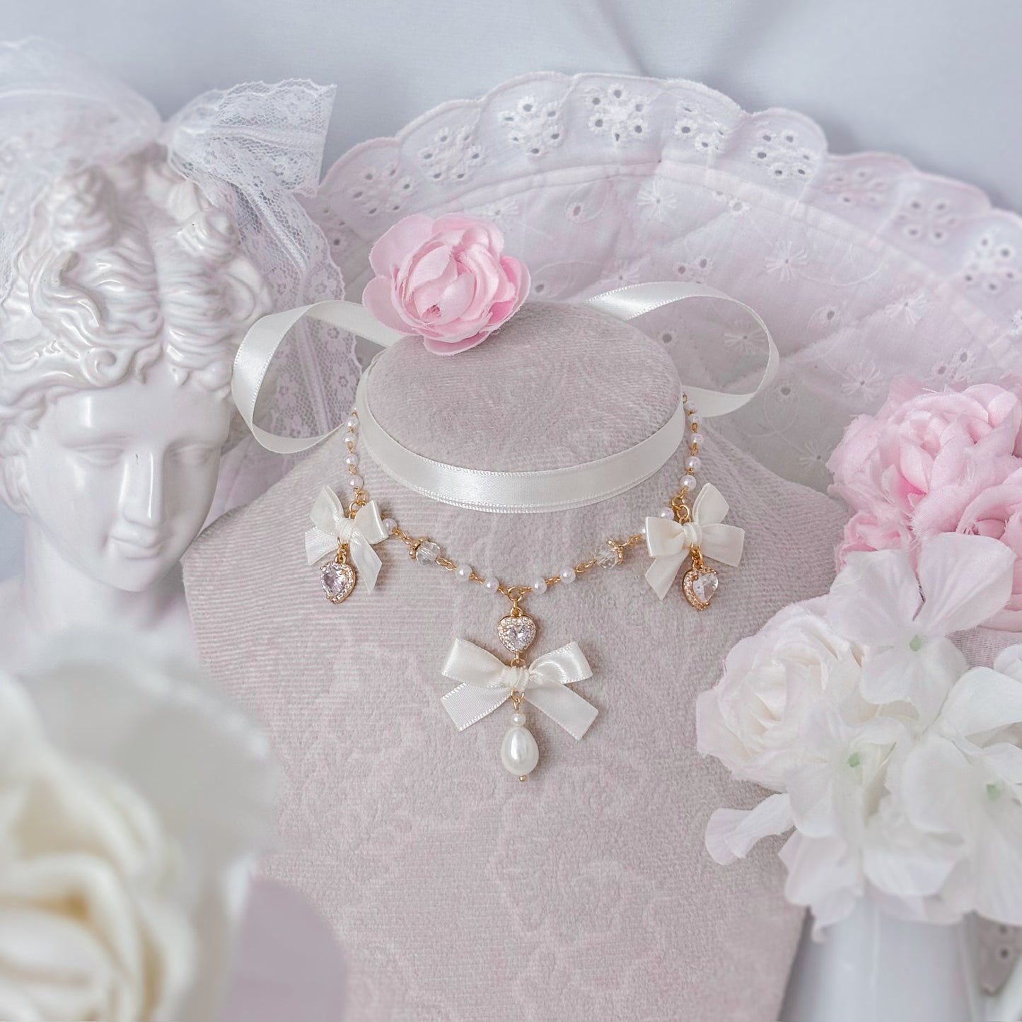 Cream Teatime choker