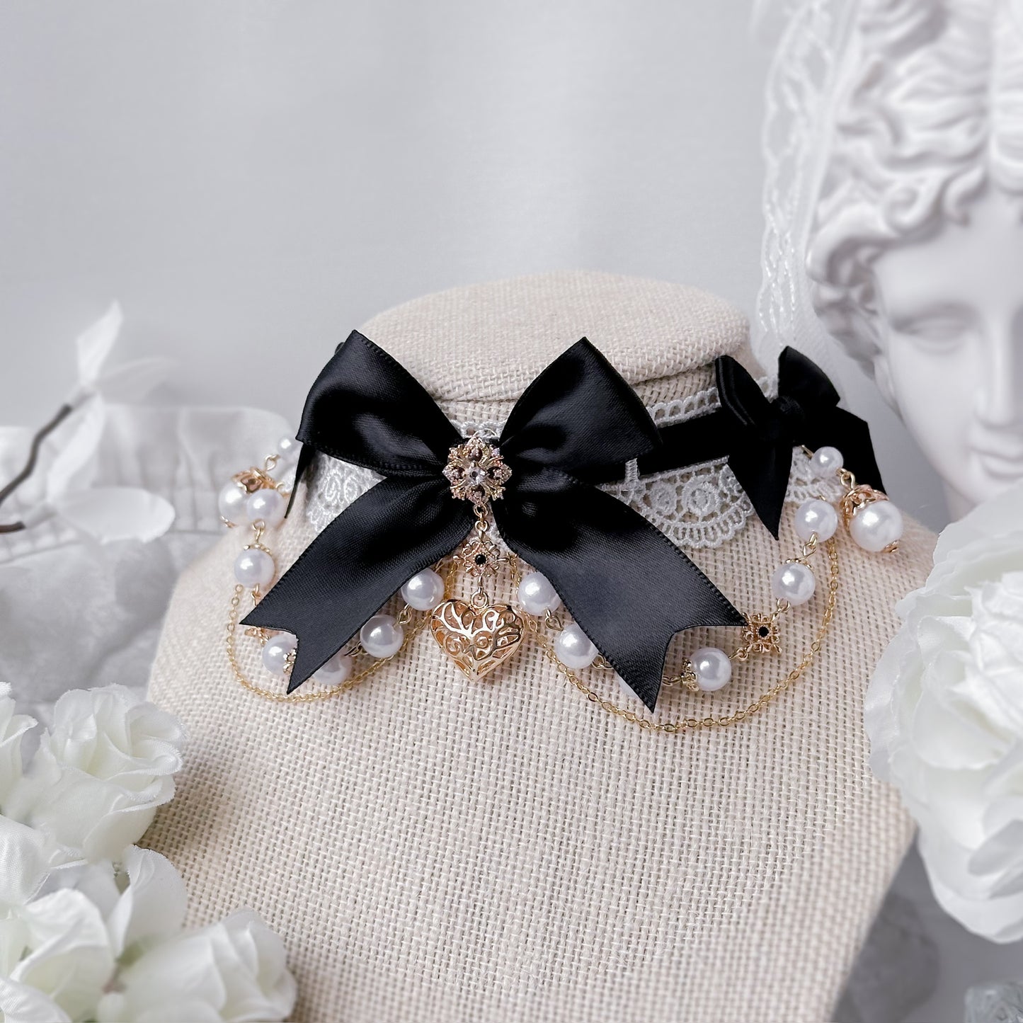 Bellami choker