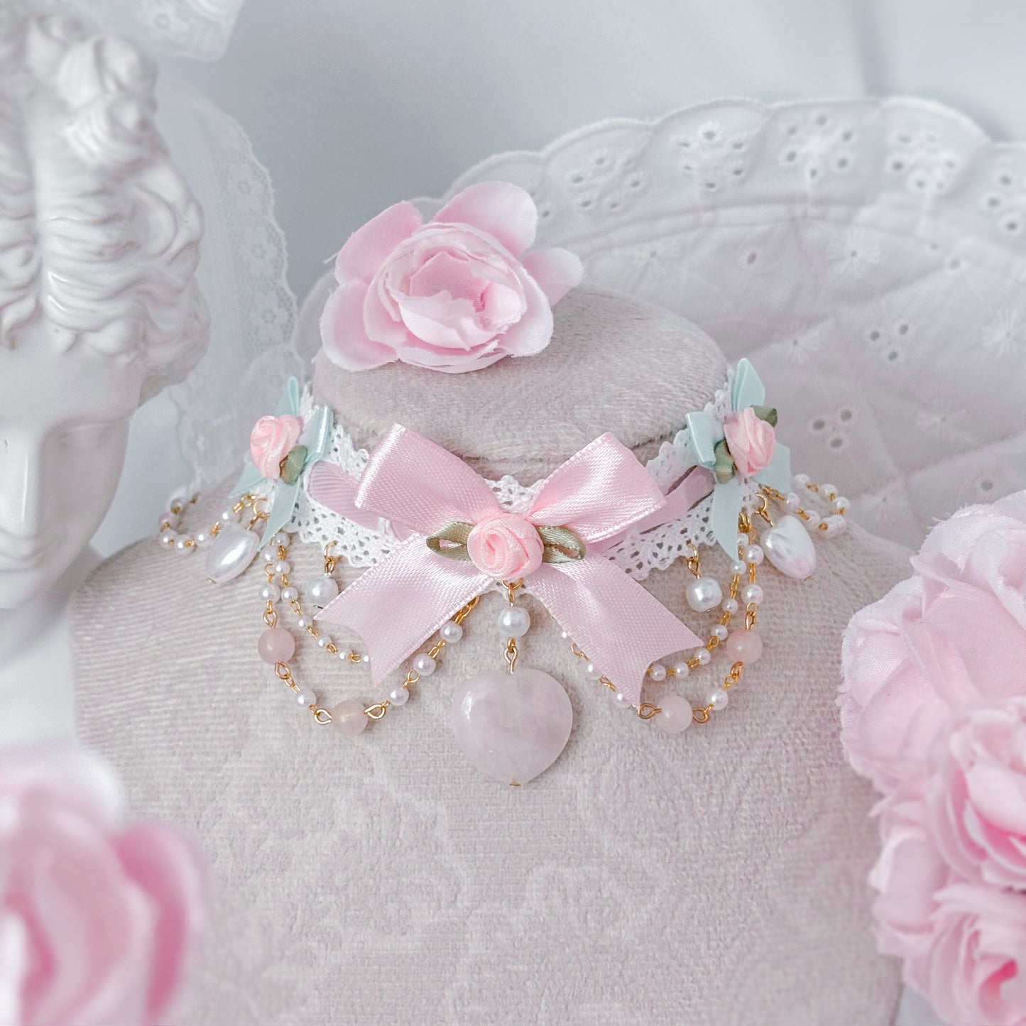 Rose Sky choker