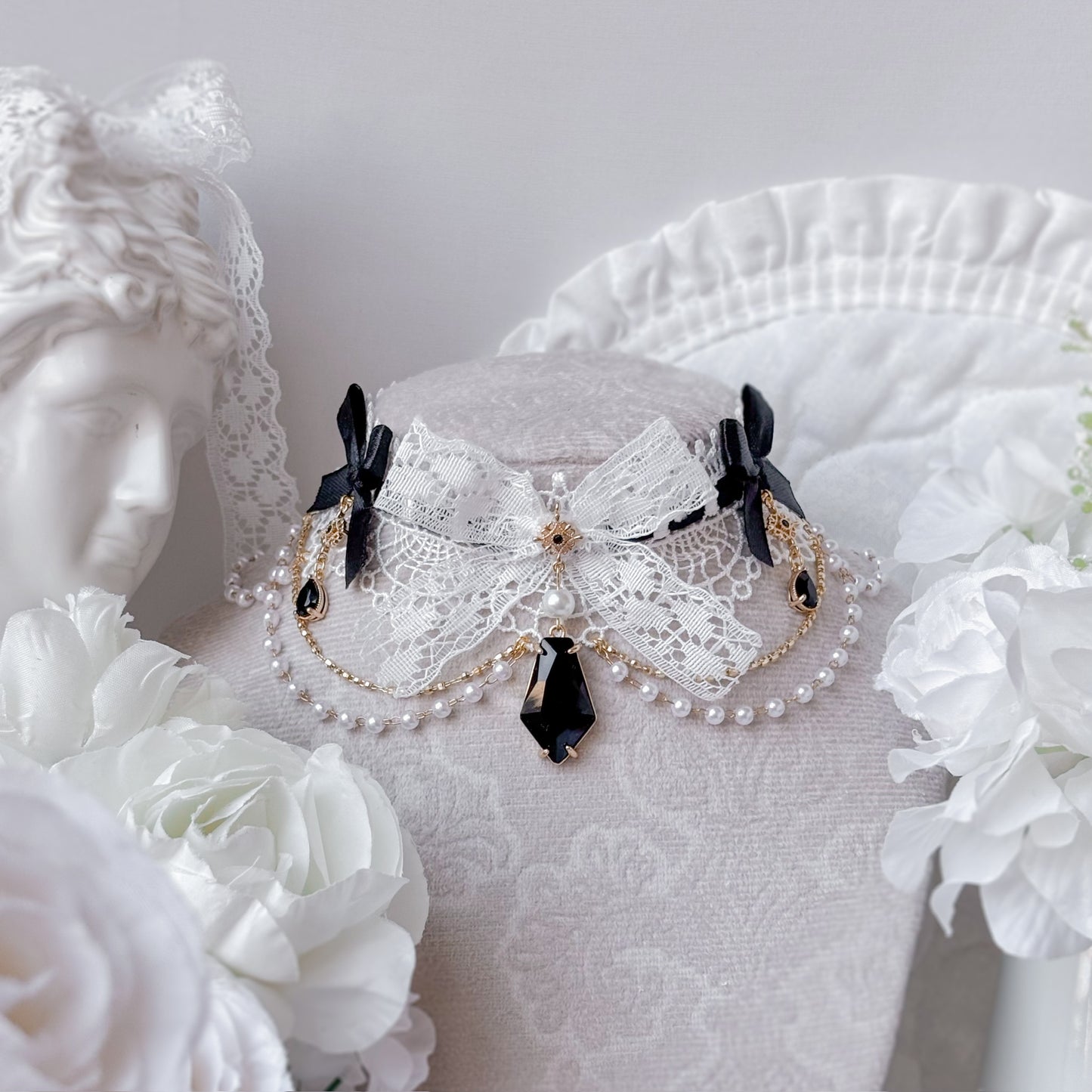 Madame Charlotte choker