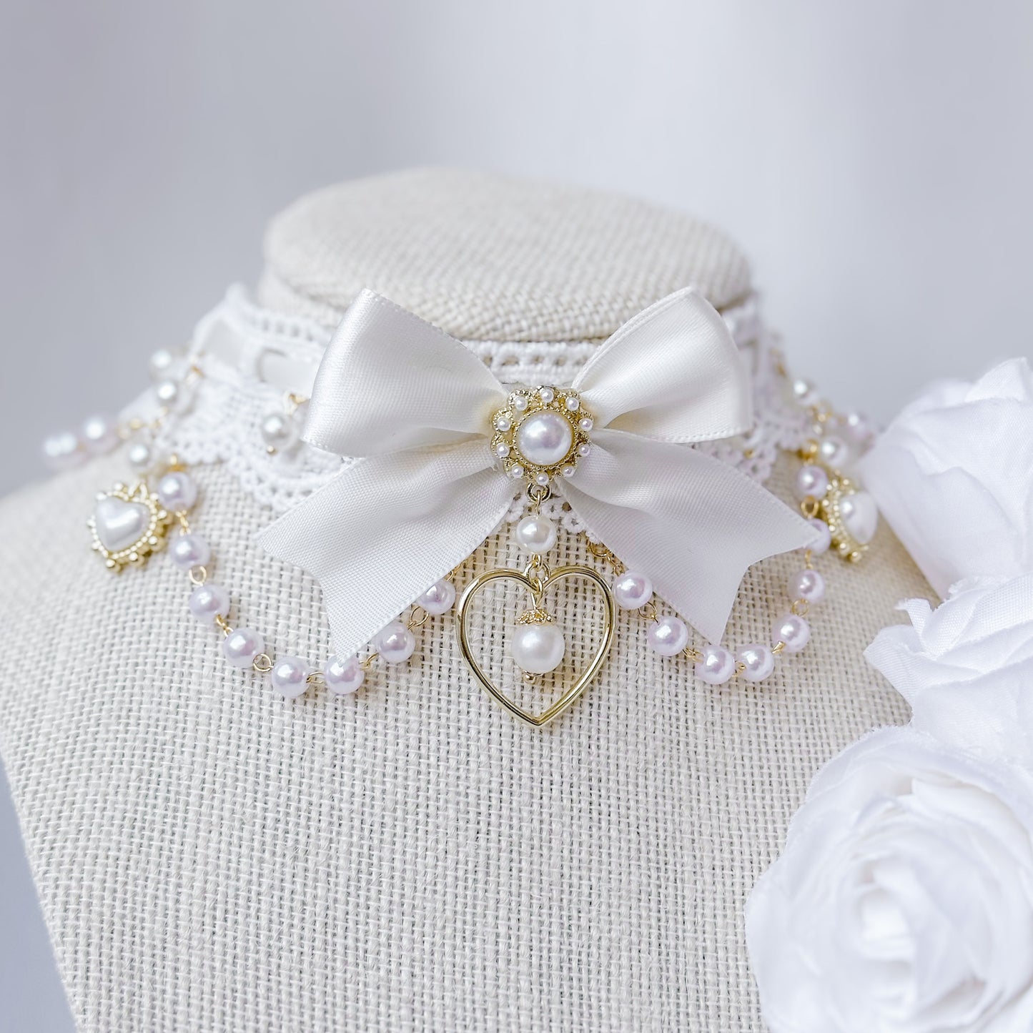 Chantilly choker