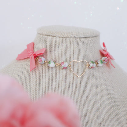 Roseate choker